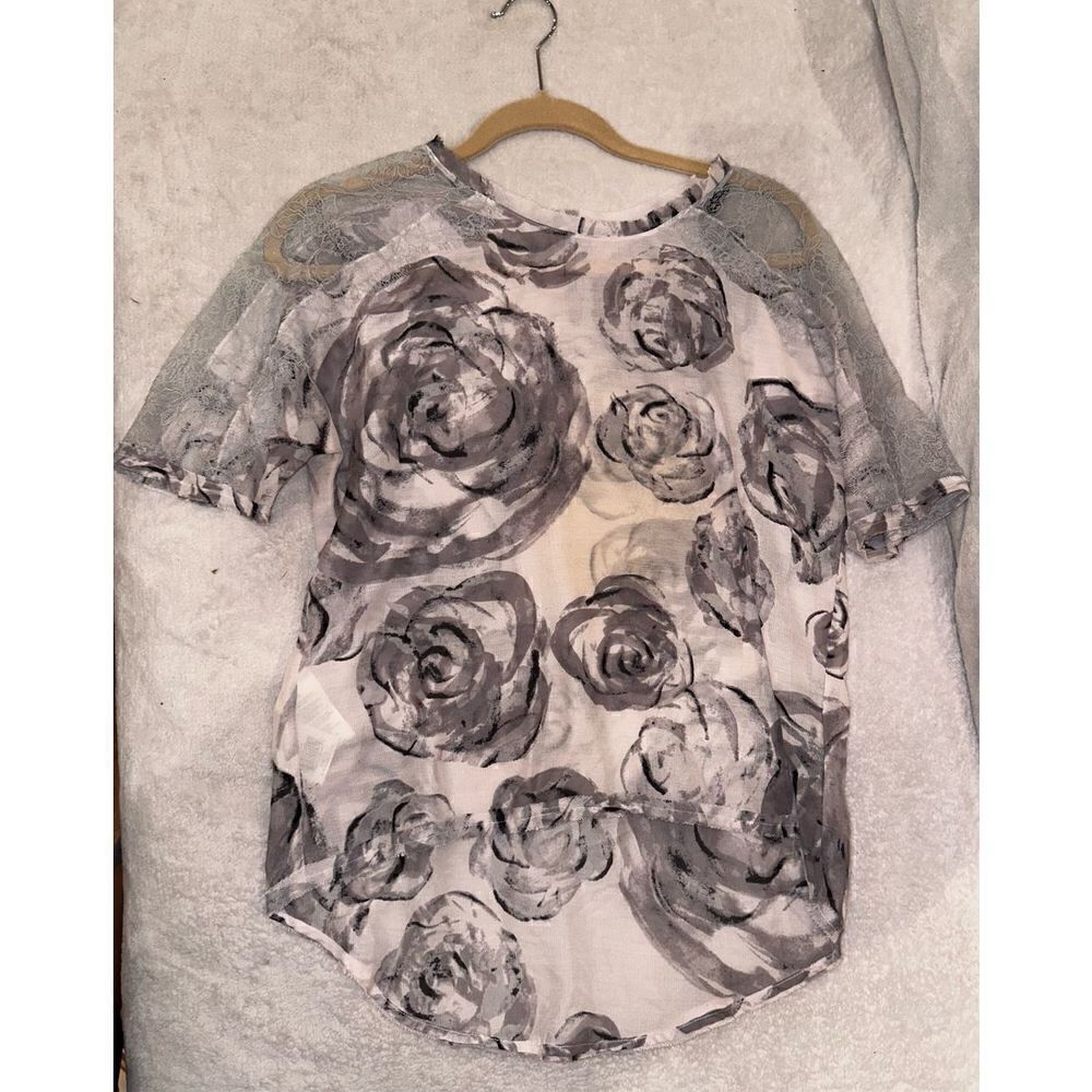 Floral print women’s top blouse BCBGMAXAZRIA size XS